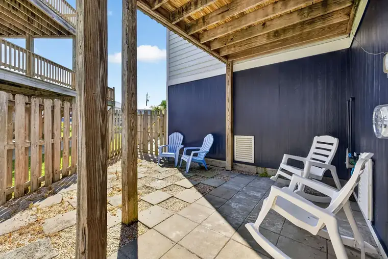Private fenced courtyard