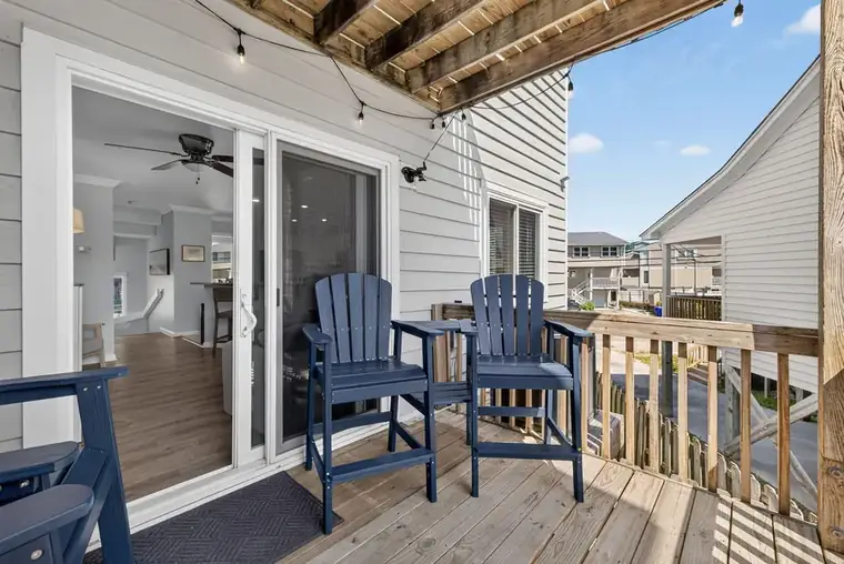 Deck seating area