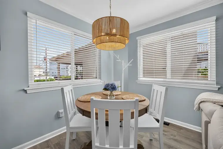 Breakfast nook with round table between two windows